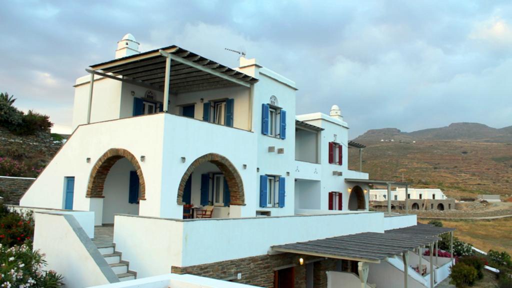 En Plo Lejlighedshotel Agios Romanos Eksteriør billede